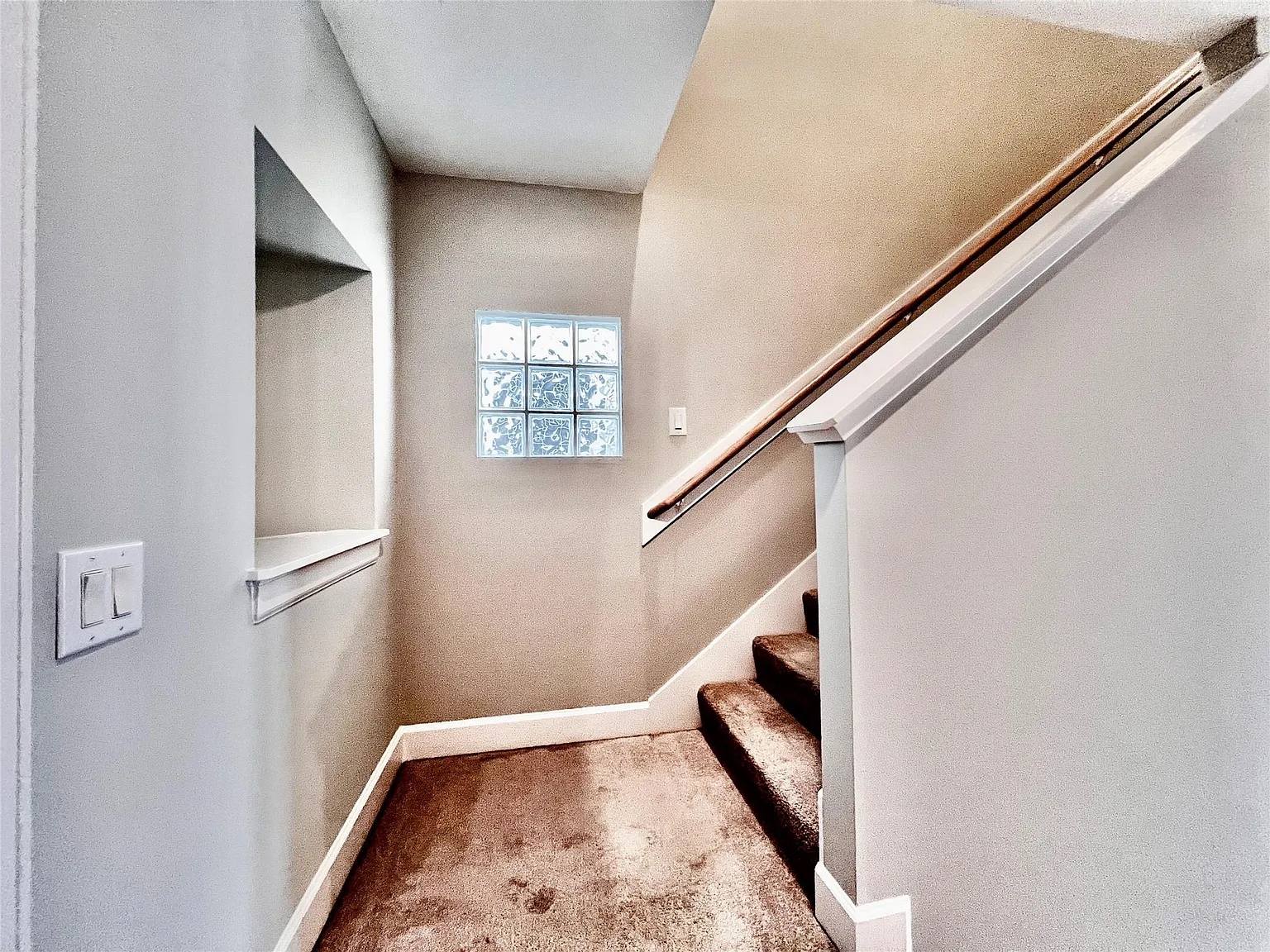 3 bed, 2.5 bath, 1637 sqft, $2,049 — Photo 3
