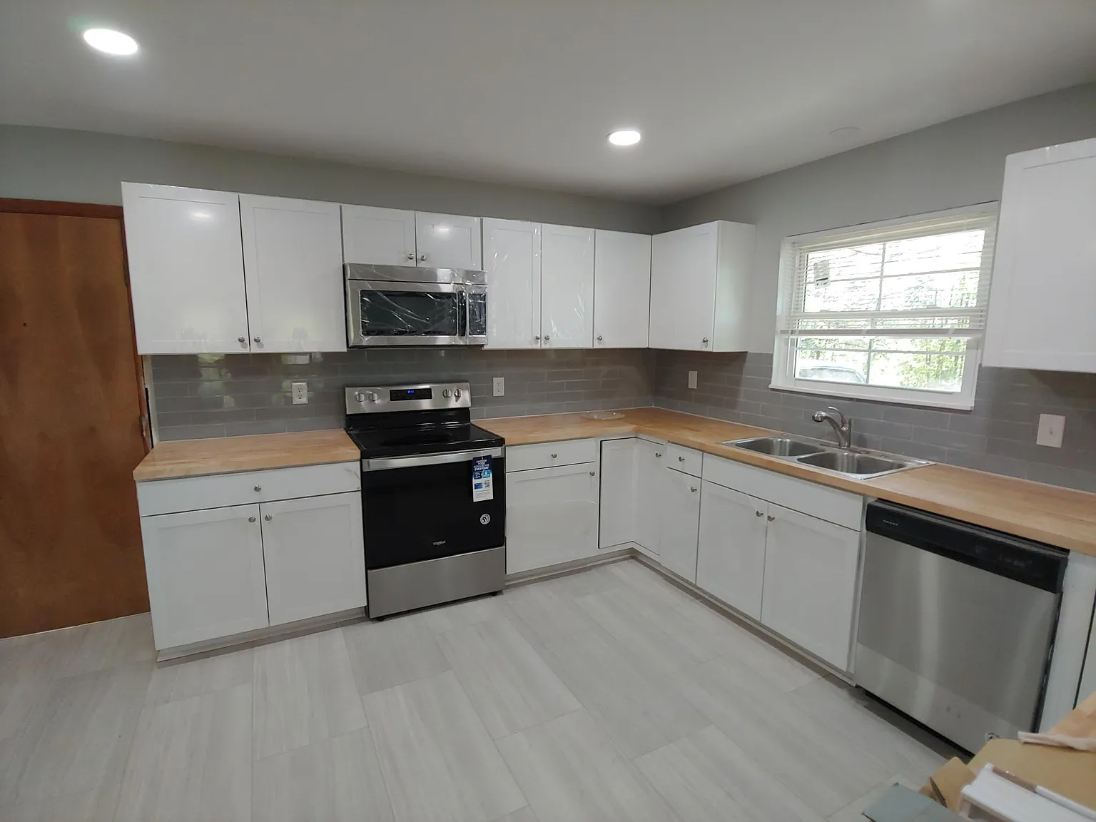 115 Elm St — Photo 2