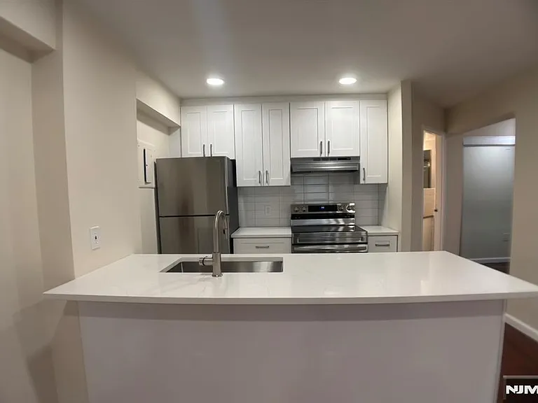 333 Grand Ave #1P — Photo 6
