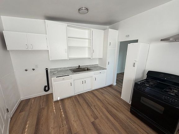3rd image of 5026 W 129th St