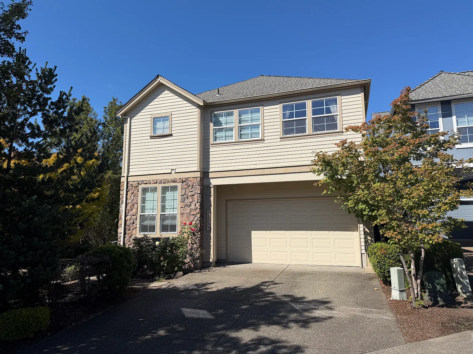 5 bed, 2633 sqft, $3,650 — Photo 1