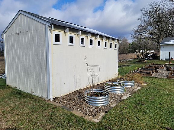 5th image of 22156 Salisbury Dr