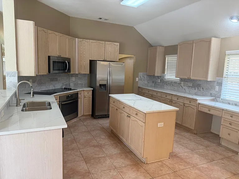 9200 Fairwood Ct — Photo 15