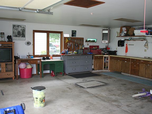 Detached Garage/Shop