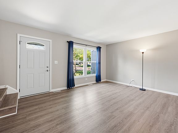 4th image of 809 Bishop Ct