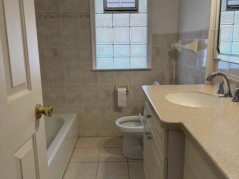 18031 Mott Ave — Photo 13