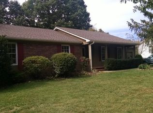 24 Knoll Ridge Dr, Asheville, NC 28804