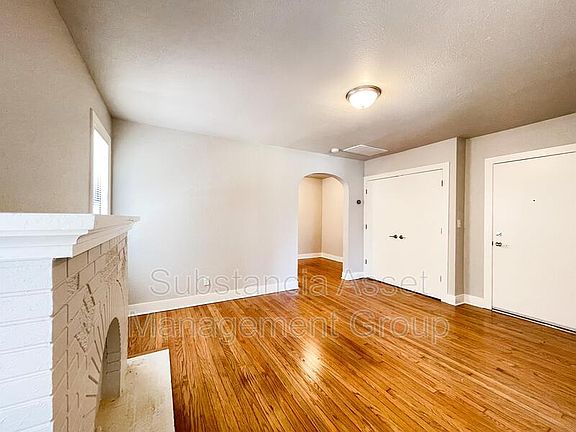 3rd image of 835 East Dr APT 1