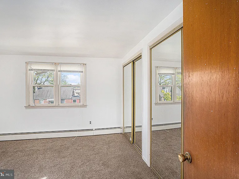 819 W 4th St — Photo 20