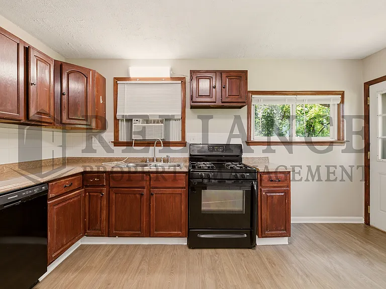 2917 S Walnut St — Photo 31