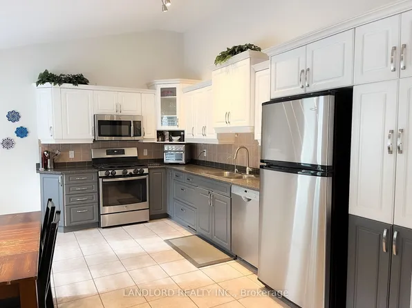 16 W Hill Dr, Toronto, ON M1E 3T5