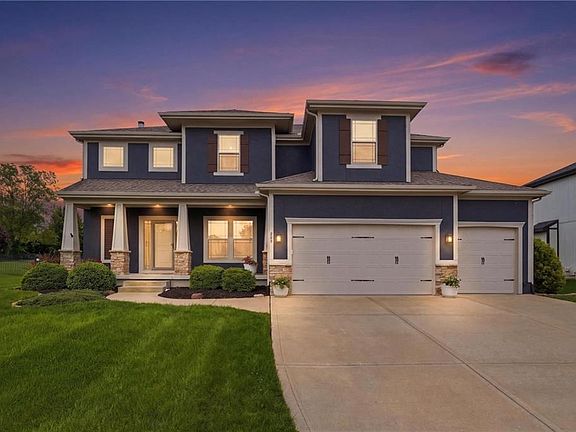 2nd image of 209 SE Waterwheel Ln