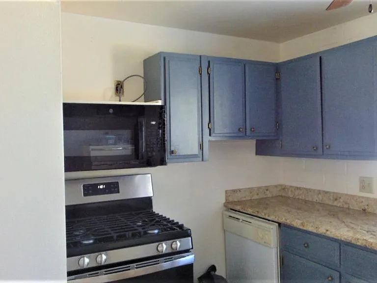 402 S Paseo Quinta #B — Photo 6