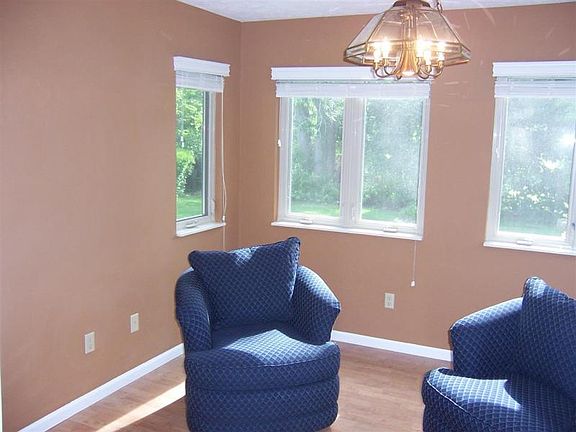 4th image of 52584 Westgate Dr