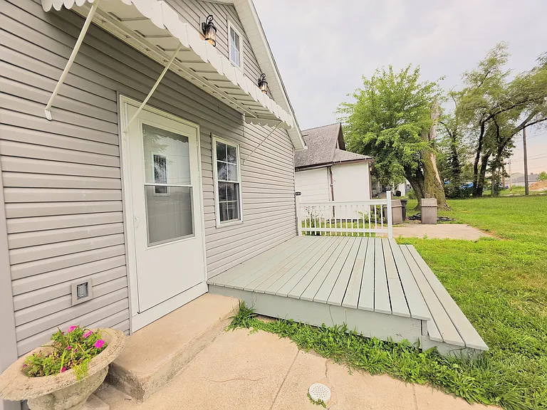 2340 S Anthony Blvd — Photo 2
