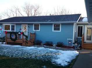 1957 Valley Acre Dr, Muscatine, IA 52761