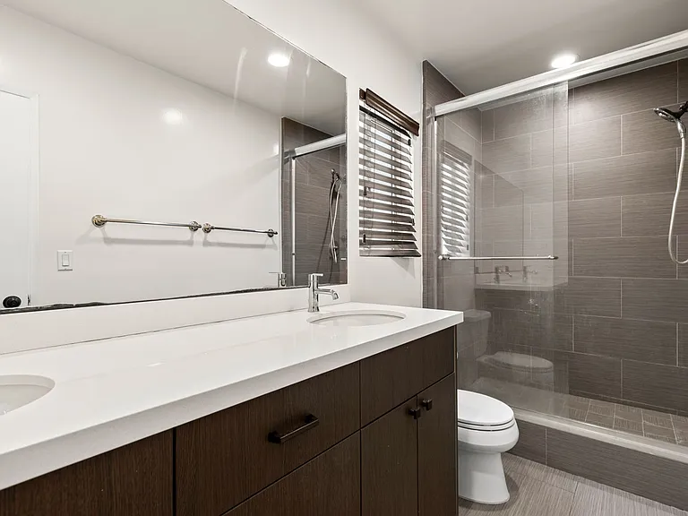 (El/Eu/Yo:B) 148 S. Oakhurst Drive — Photo 14