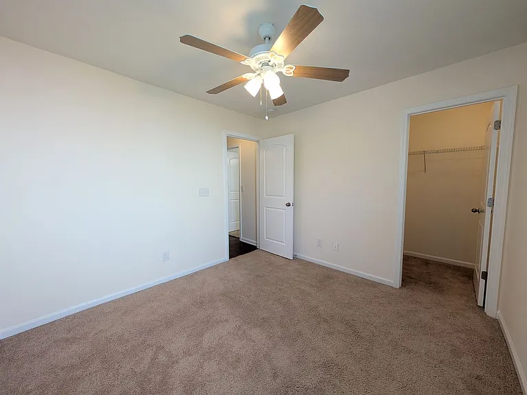 504 Cedar Lakes Dr — Photo 25