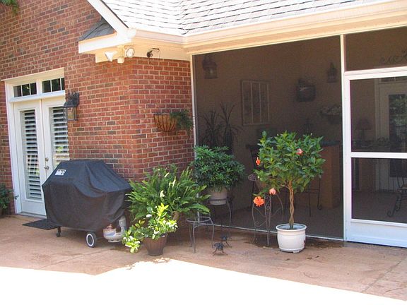 Back Patio and Porch/Bar