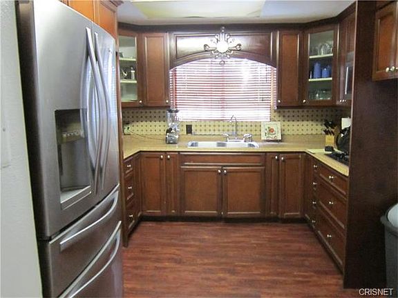 4th image of 9053 Willis Av #10