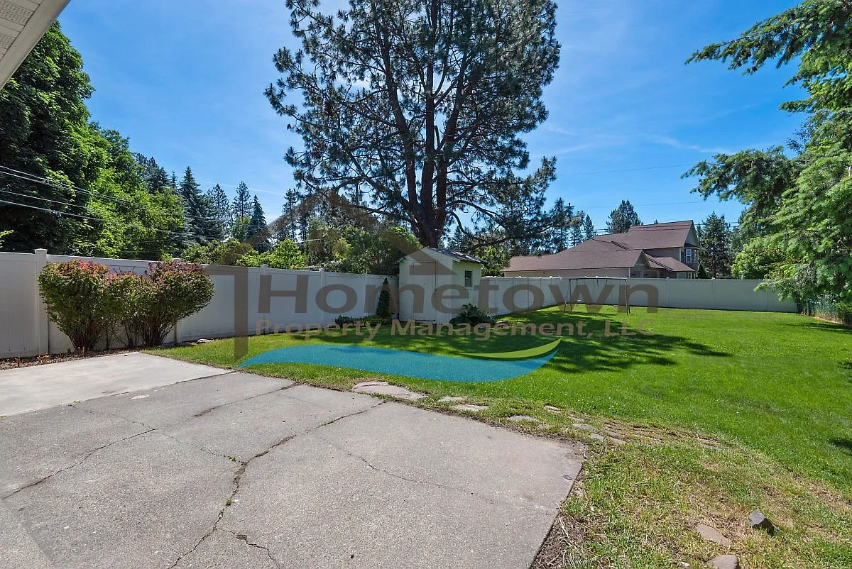 Spacious 4 Bedroom 2 Bath Duplex Unit in Hayden — Photo 1