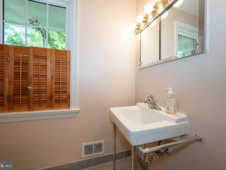 538 Conestoga Rd — Photo 14