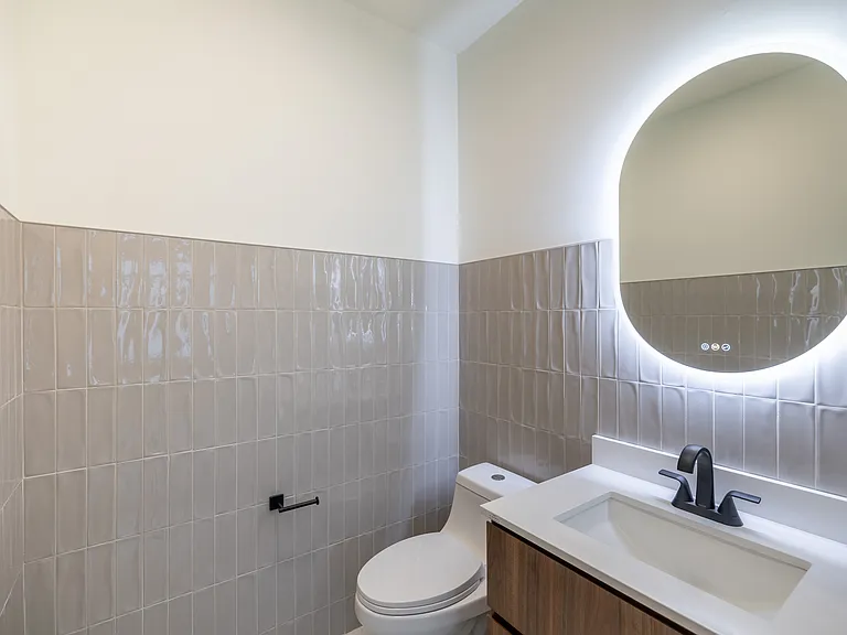 Five85West — Photo 13