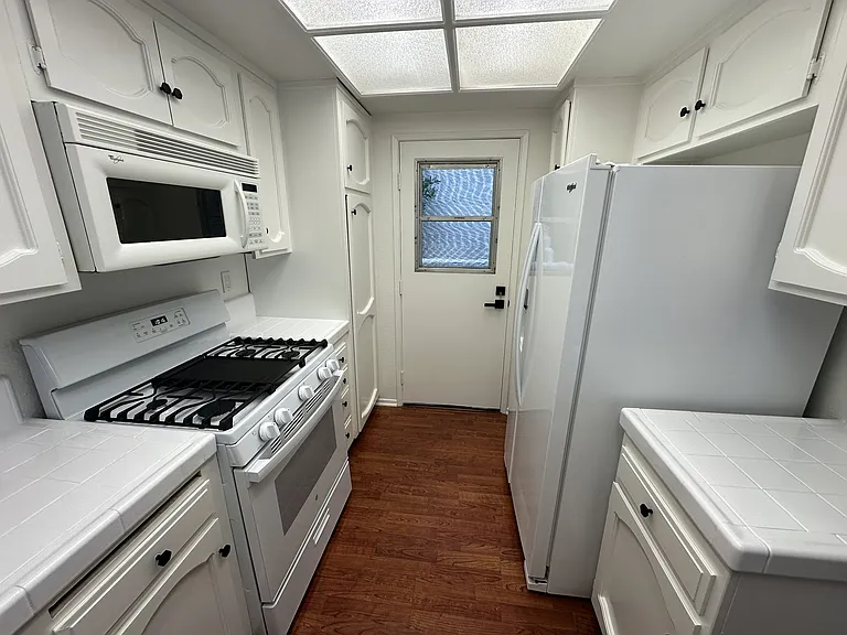 Kitchen - Cabinets & Appliances