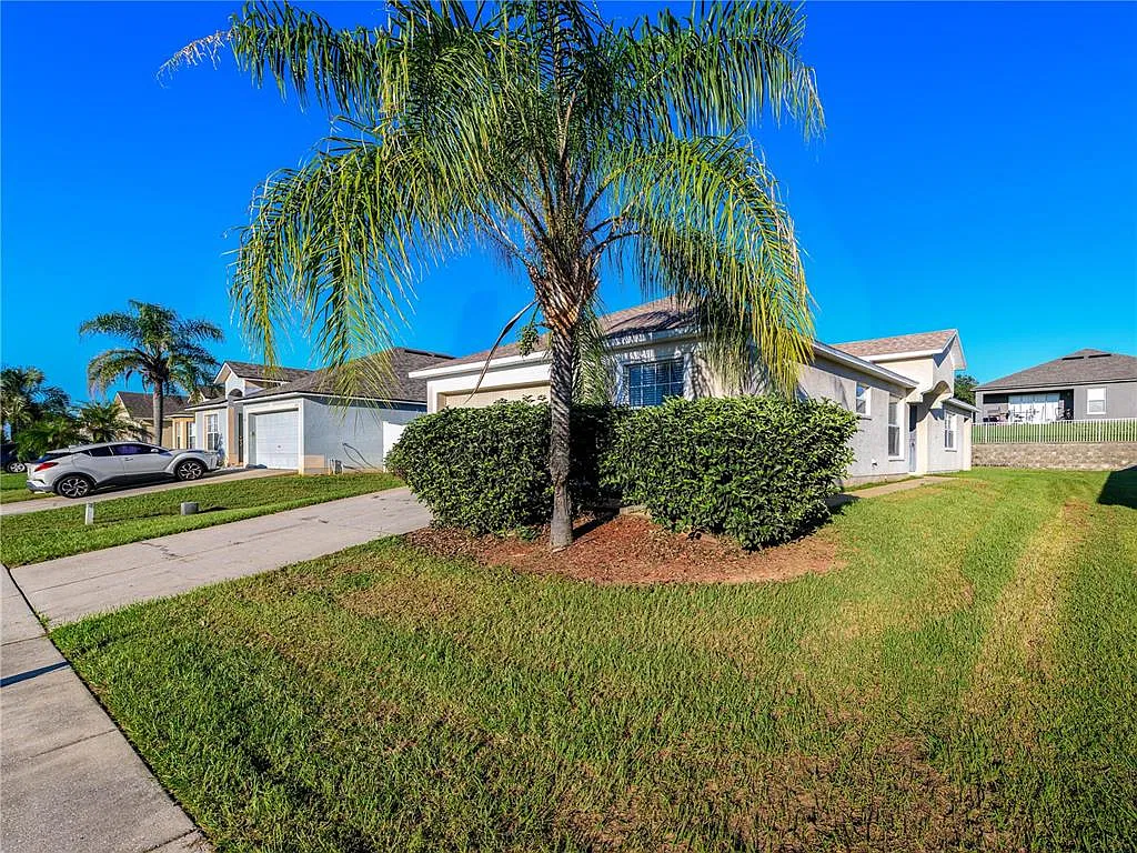 3 bed, 2.0 bath, 1350 sqft, $1,875 — Photo 2