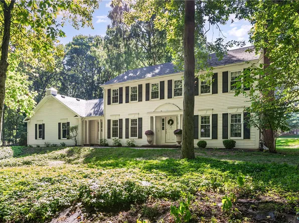 17 Great Oak Ln, Pittsford, NY 14534