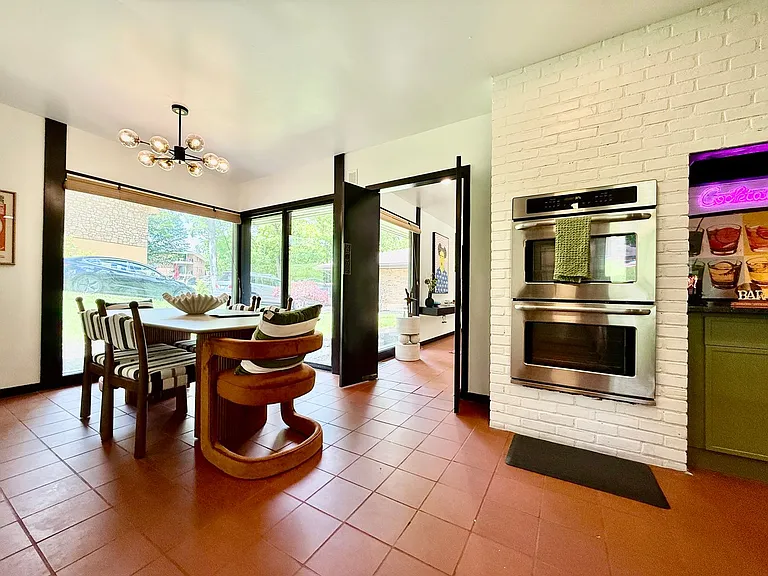 527 Valewood Ln — Photo 20