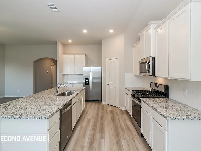 2105 Meadow Dr — Photo 4