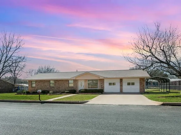 115 Crestwood Dr, Fredericksburg, TX 78624