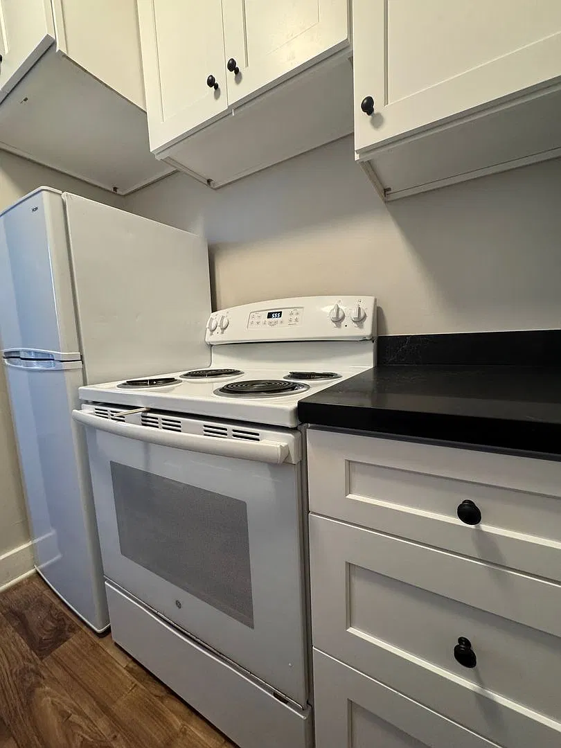 Ellinwood Apartments — Photo 4