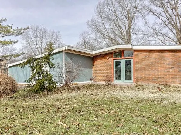 1204 NE 66th St, Gladstone, MO 64118