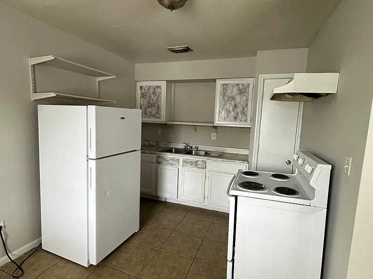 6802 Sayers St #10 — Photo 7