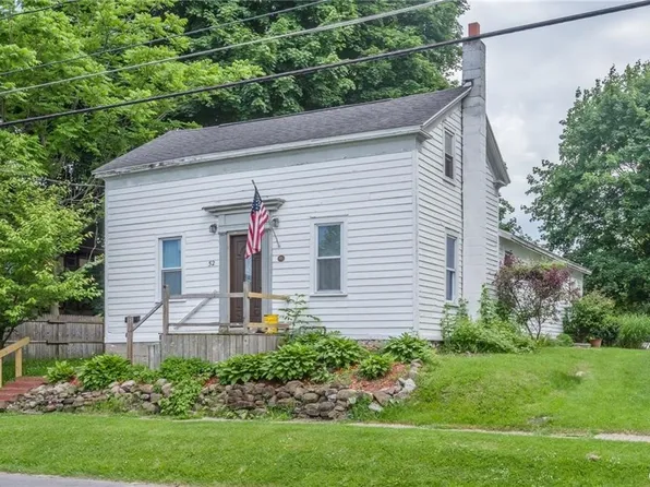 52 Bridge St, Phoenix, NY 13135