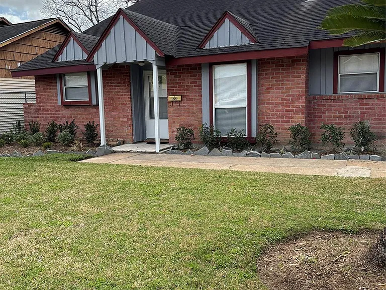4115 Tidewater Dr — Photo 1