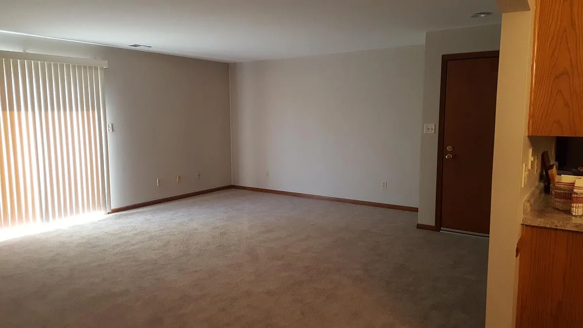 2 bed, 1.5 bath, 1362 sqft, $1,900 — Photo 4