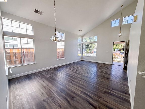 3rd image of 5150 Brookfield Ct
