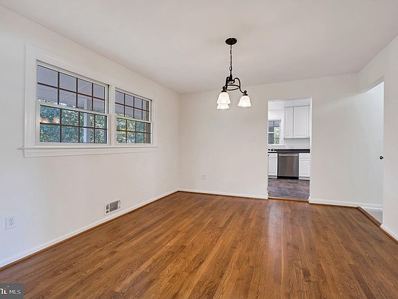 4th image of 1109 Anesbury Ct