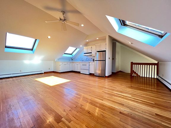 Living/Kitchen area