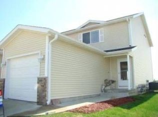 716 Prairie Meadow Dr, Blue Grass, IA 52726