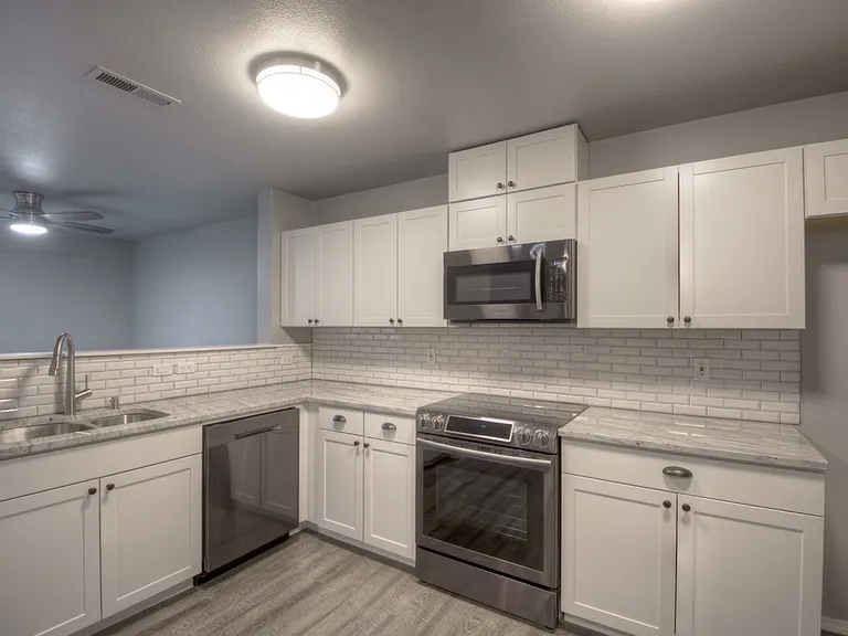 4043 Wonderwood Ln SE — Photo 15