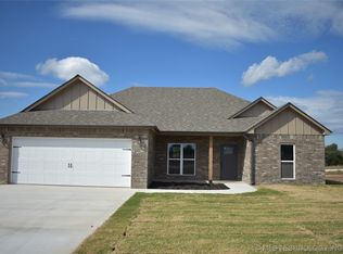 1941 N Everly Dr, Tahlequah, OK 74464