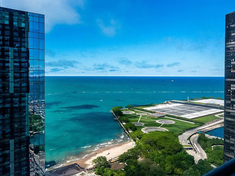 N Lake Shore Dr — Photo 5