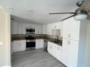 355 N Sprucewood Ave, Oak Park, CA 91377