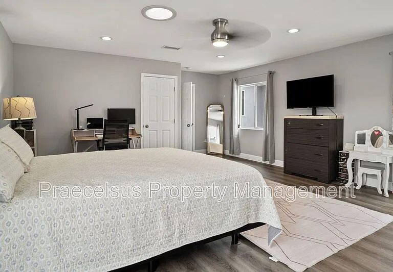 1512 Walbollen St — Photo 16