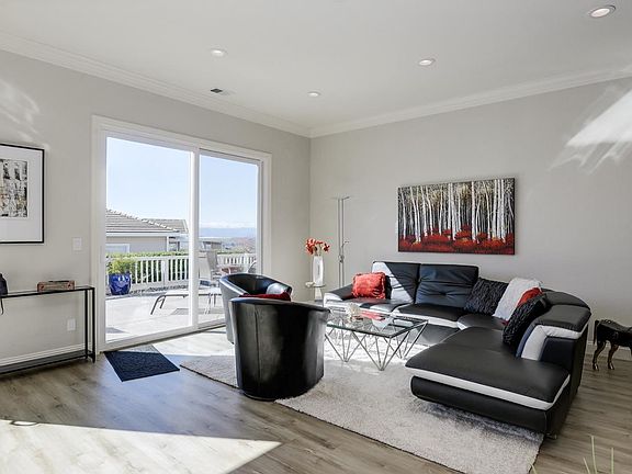 4th image of 9029 Village View Dr