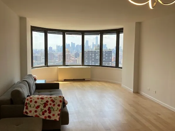 330 East 38th Street image 1 of 8